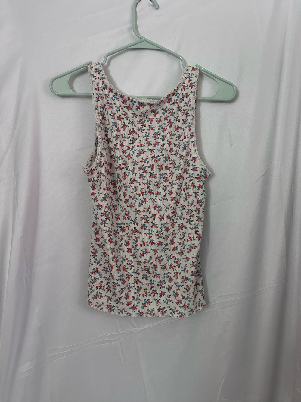 Old Navy Cream Tank Top with Pink & Blue Floral Print - Picture 2 of 3